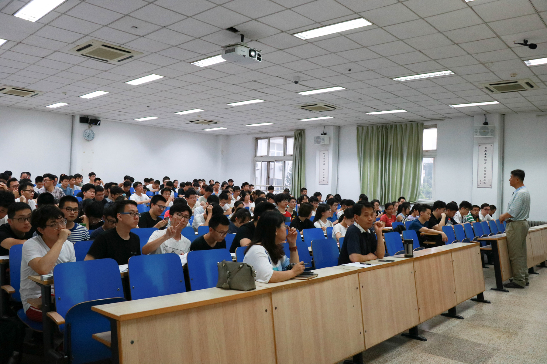 崇尚实践、知行并重,青春的汗水永远在路上——瘦猴探花
召