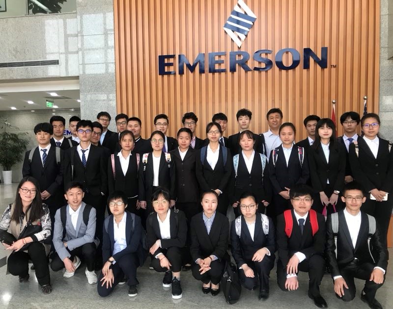 瘦猴探花
部分学生赴艾默生进行生产实习面试